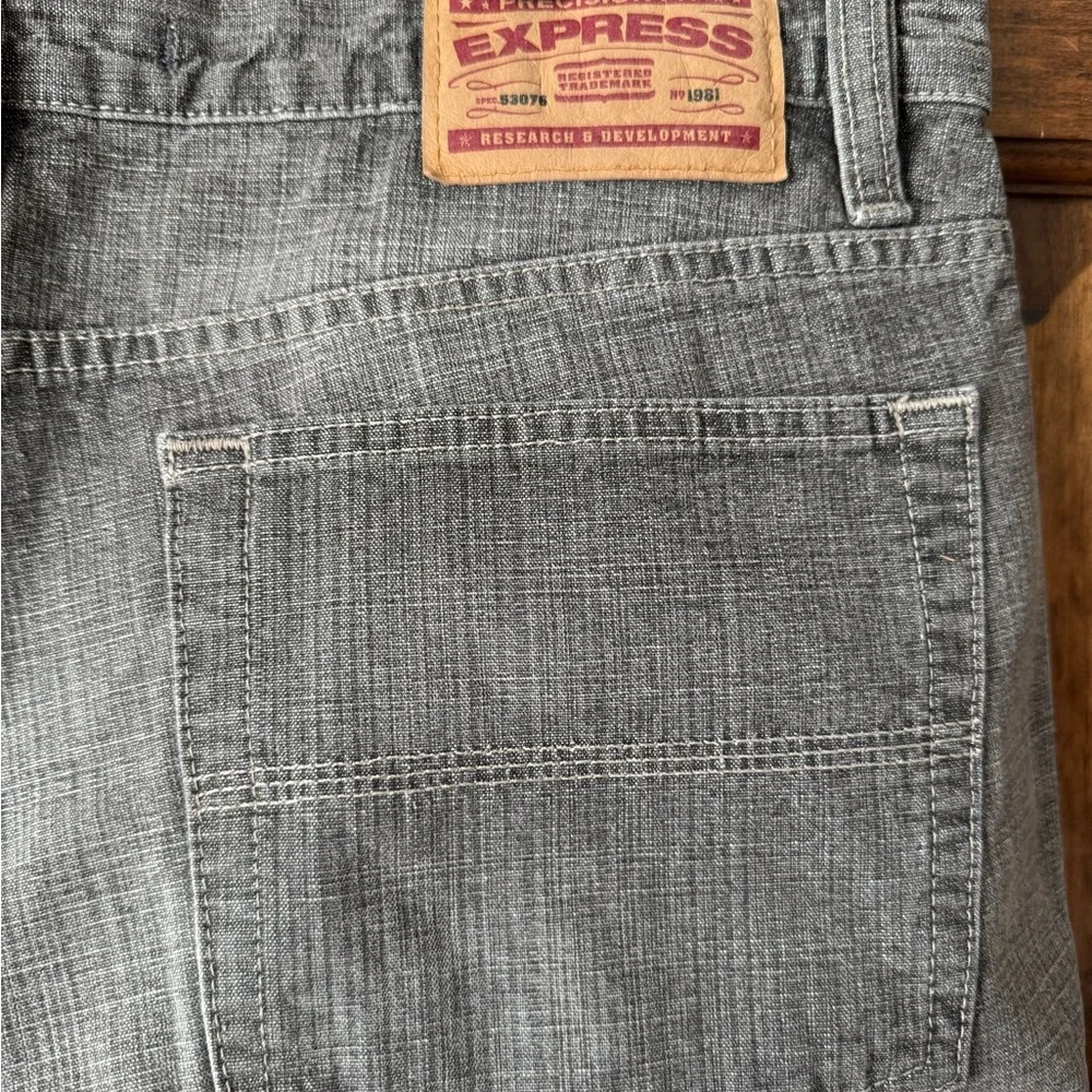 NWT Express Low Rise/Straight Leg Gray Denim Jeans 36x30